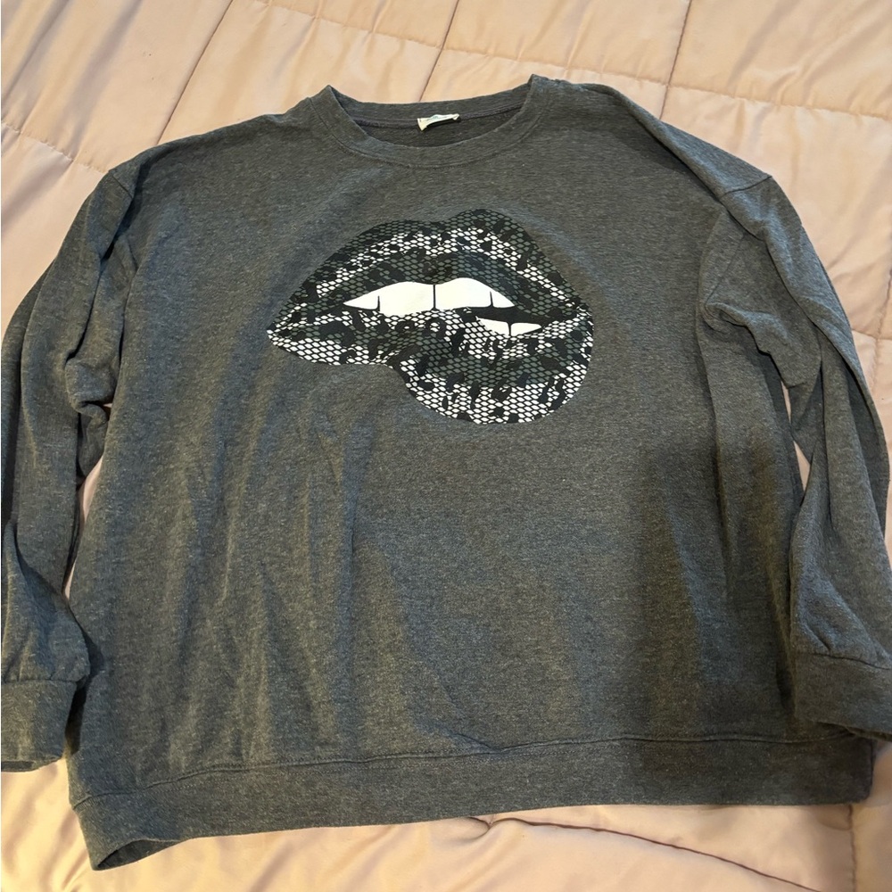 Boutique lips sweatshirt